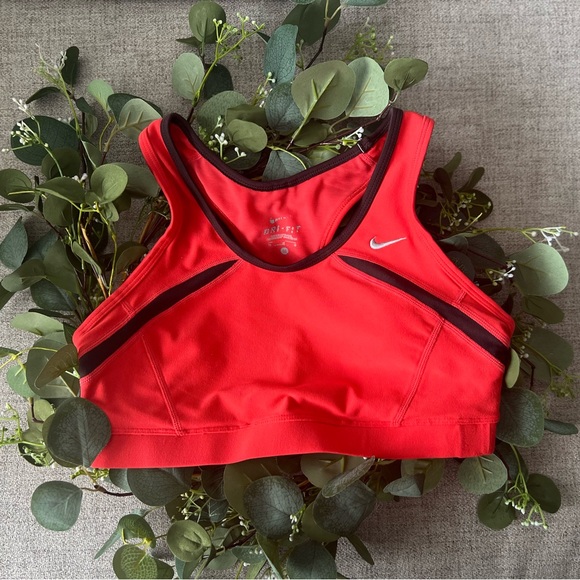 Nike: Red Sports Bra - Picture 4 of 4